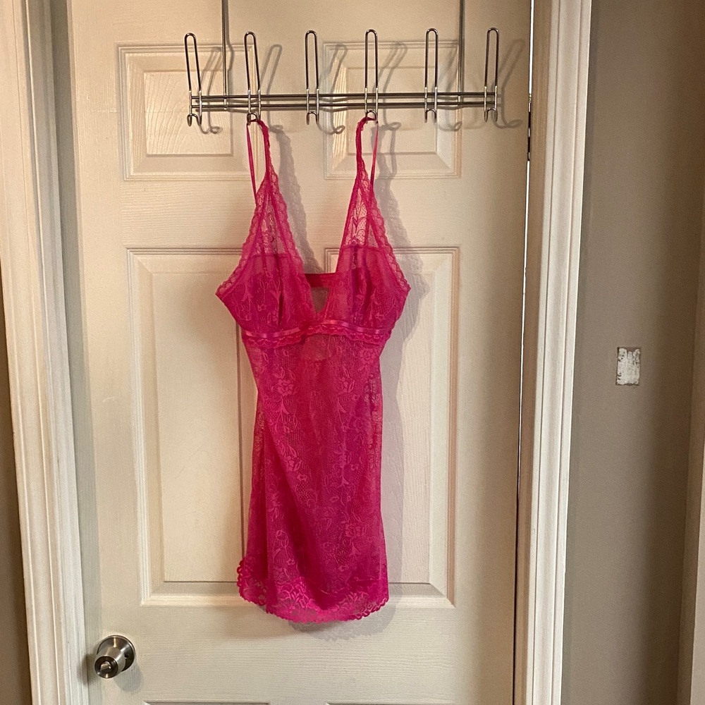 Elegant Pink Lace Chemise